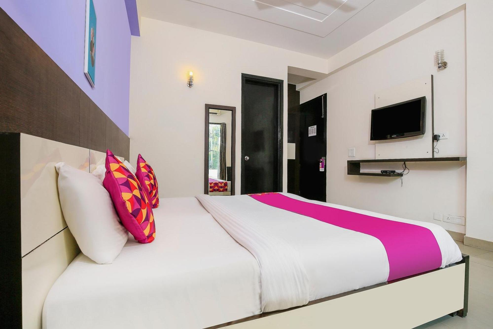 Hotel O Golf Stays Near Aravali Biodiversity Park 구르가온 외부 사진